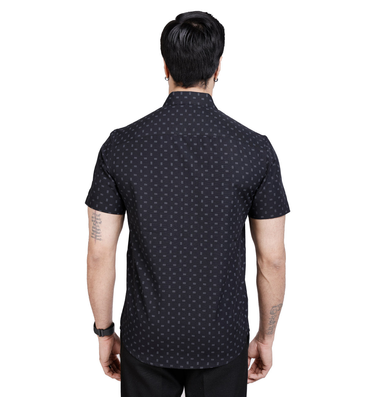 Active Fit Men's Shirt with Waves Pattern - Half Sleeves - Black