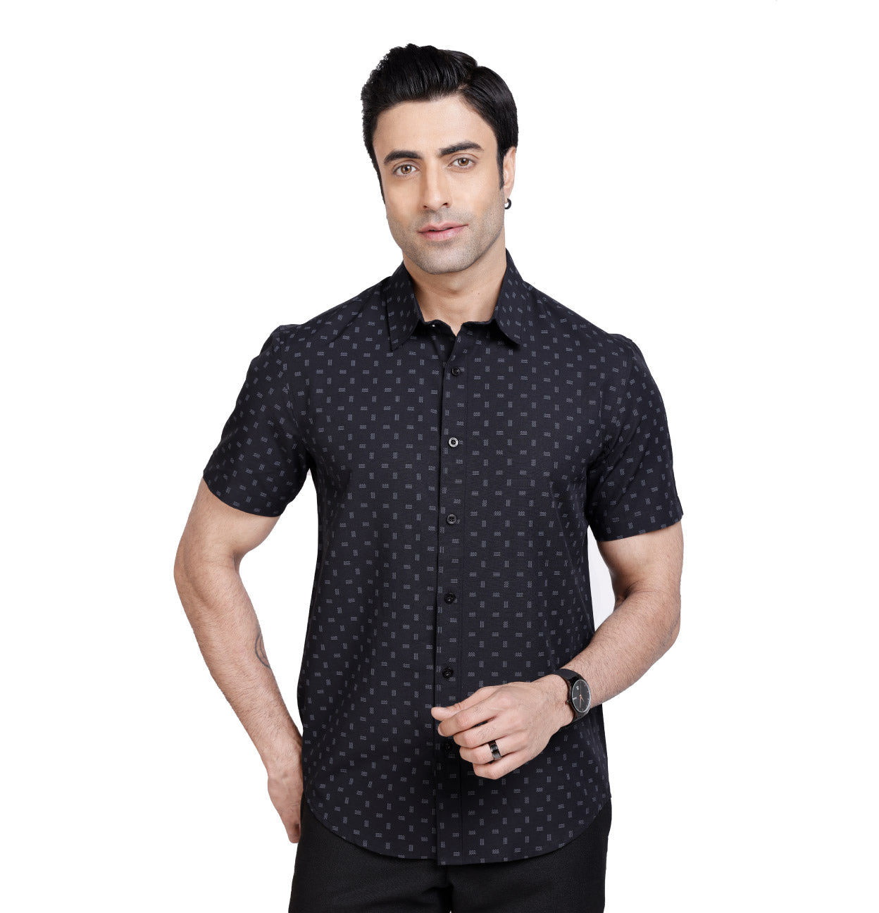 Active Fit Men's Shirt with Waves Pattern - Half Sleeves - Black