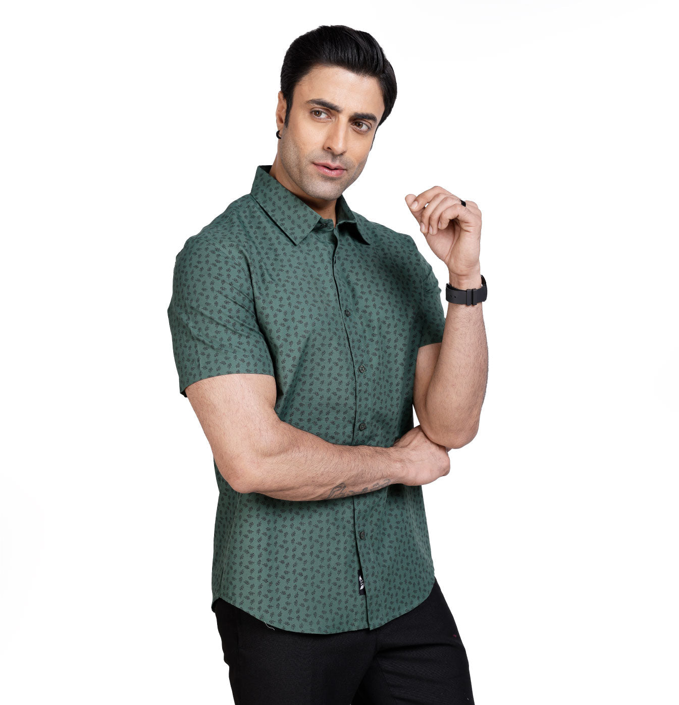 Active Fit Men's Shirt with Leaves Pattern - Half Sleeves - Green