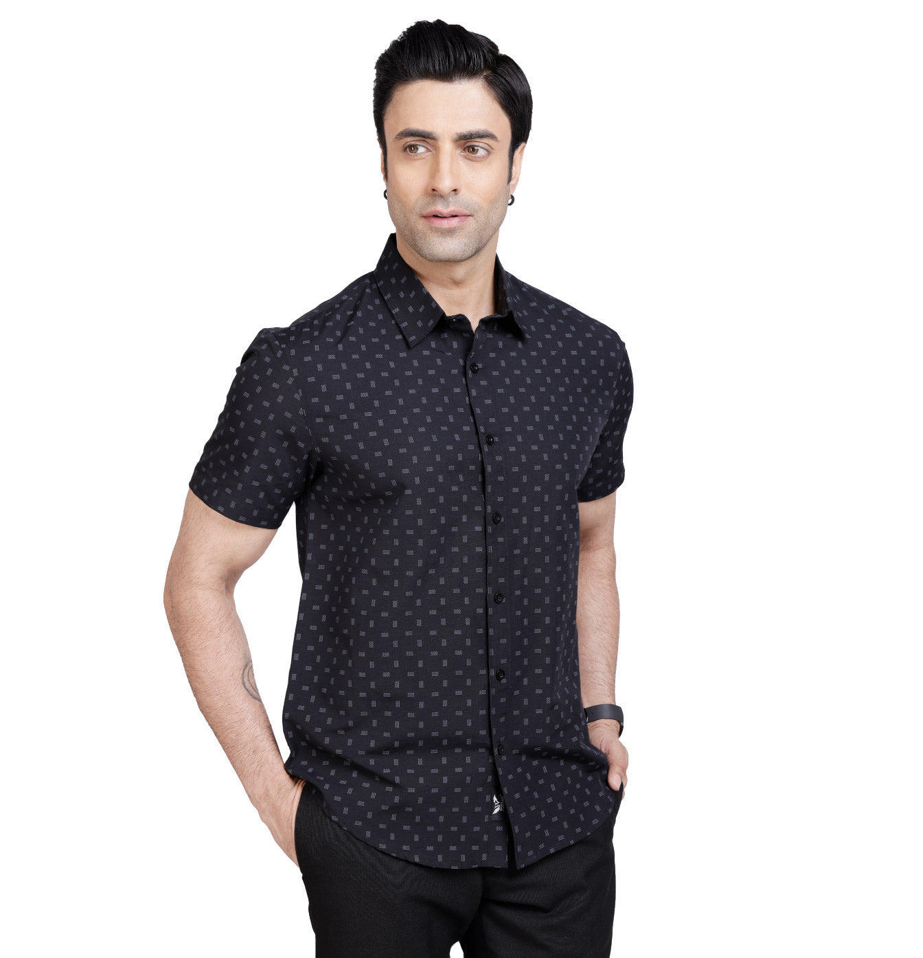 Active Fit Men's Shirt with Waves Pattern - Half Sleeves - Black