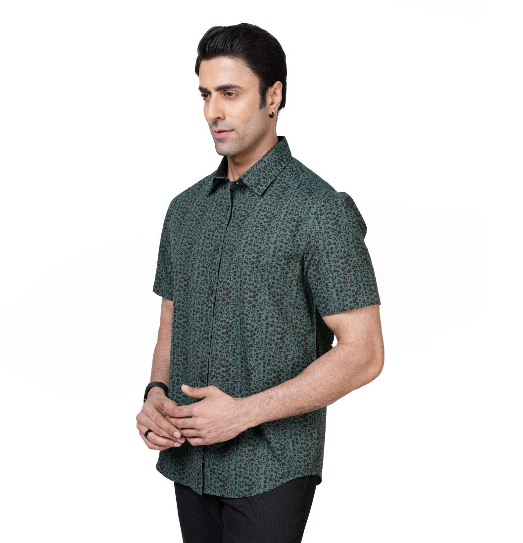 Active Fit Men's Shirt with Florals Pattern - Half Sleeves - Green