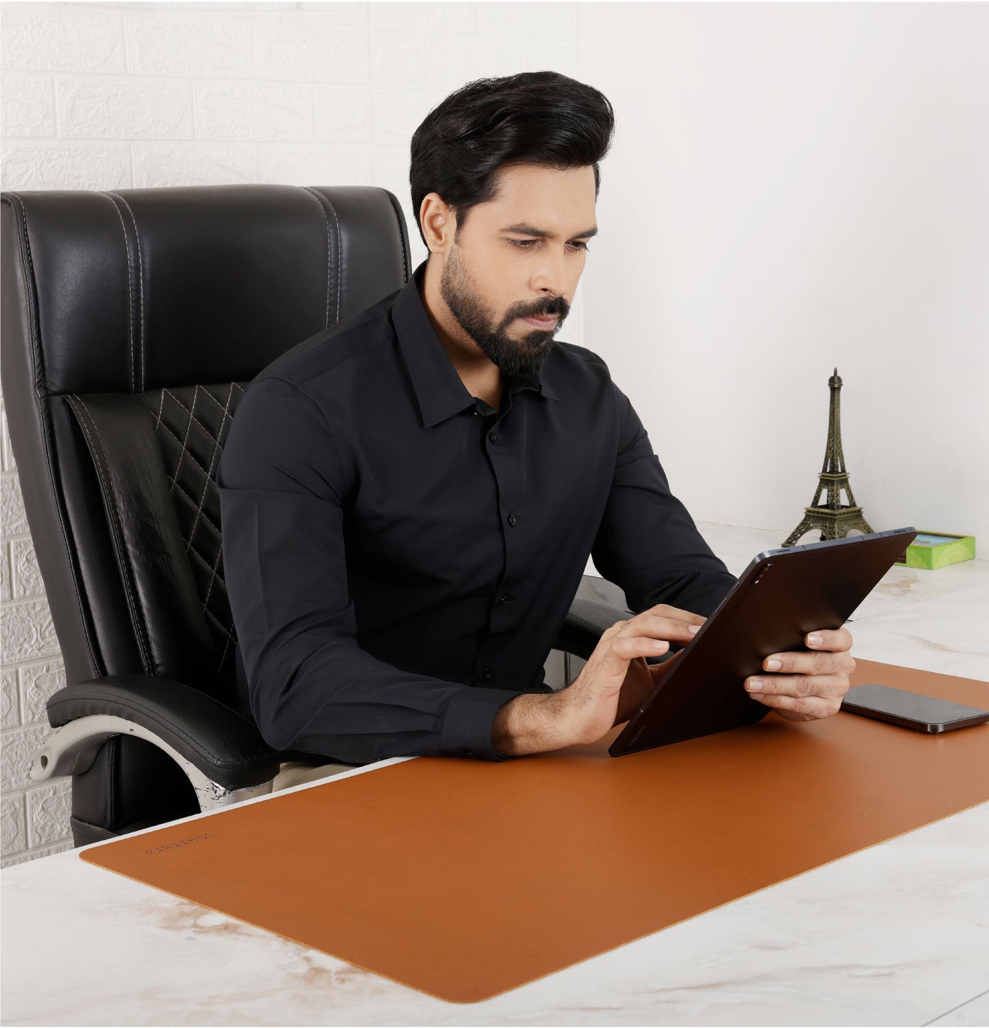 Active Fit Men's Shirt with Solid Pattern - Full Sleeves - Black