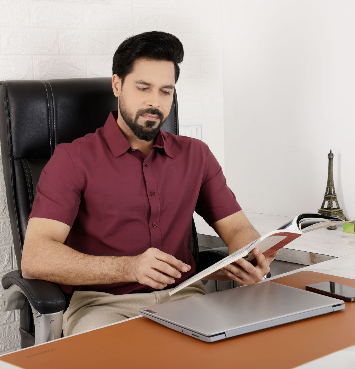 Active Fit Men's Shirt with Solid Pattern - Half Sleeves - Wine