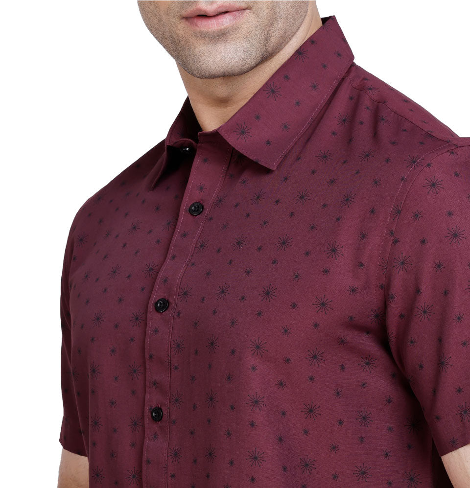 Active Fit Men's Shirt with Crackers Pattern - Half Sleeves - Wine